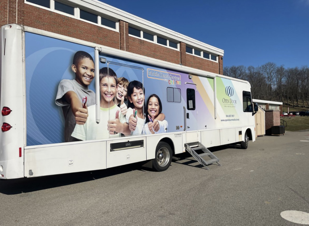 La furgoneta dental móvil de Open Door añade las escuelas de Tarrytown a sus viajes